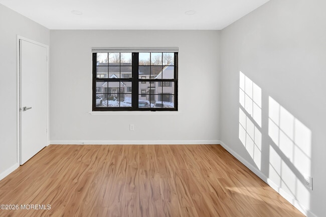 Building Photo - 51 Queens Way