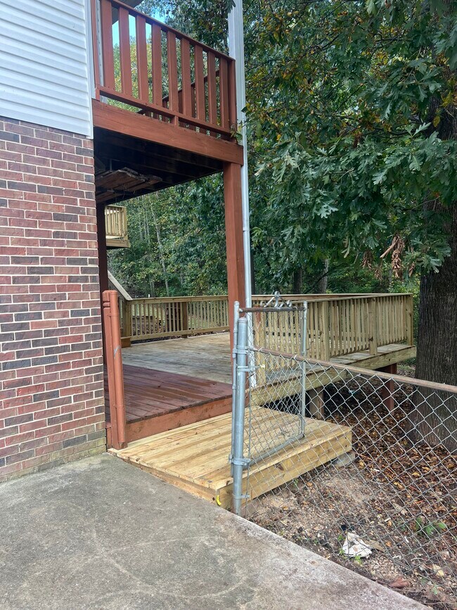 Building Photo - 5028 Dellwood Dr