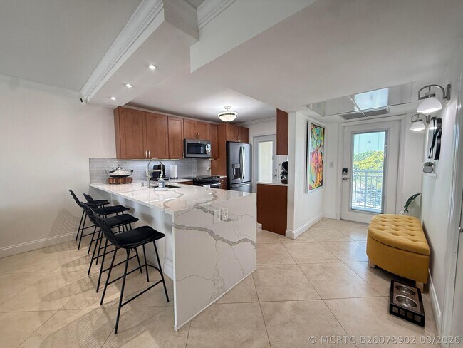 Building Photo - 3180 NE 48th Ct