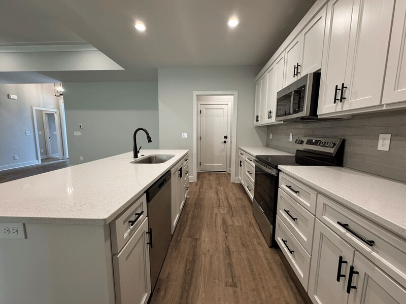 Building Photo - 1613 SW Hedgewood Ln