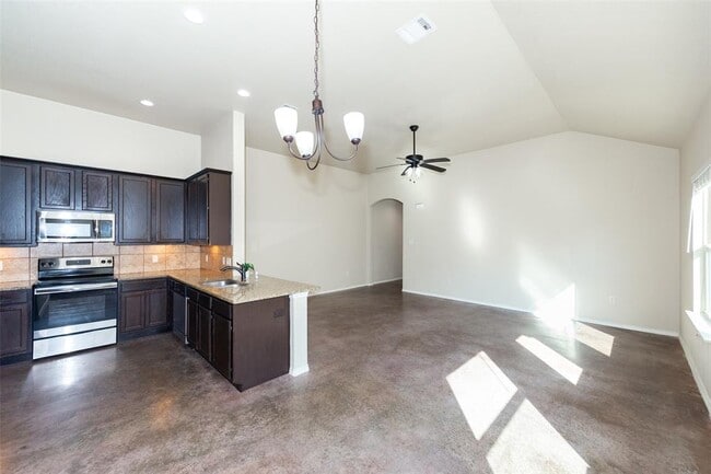 Building Photo - 245 Joanne Lp