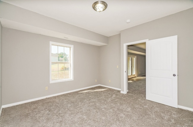 Building Photo - 4673 Oneida Dr