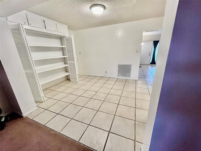 Building Photo - 6105 NW 73rd Ave