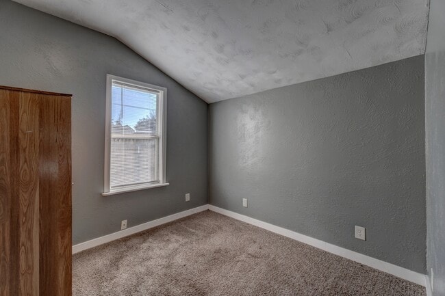 Building Photo - 812 Allen Ave