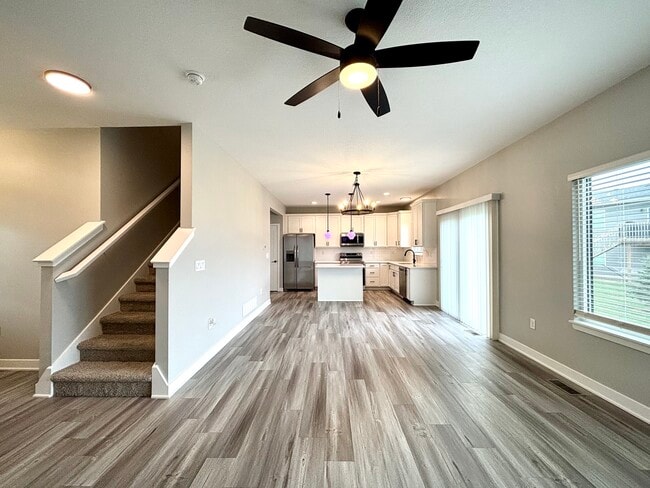 Building Photo - 1502 NE Savana Dr