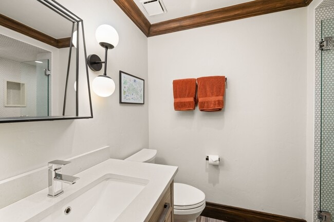 Building Photo - 777 Castle Creek Dr