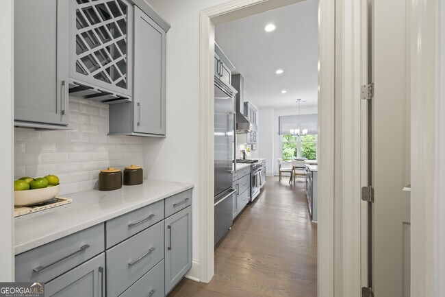 Building Photo - 1742 Helen Dr NE