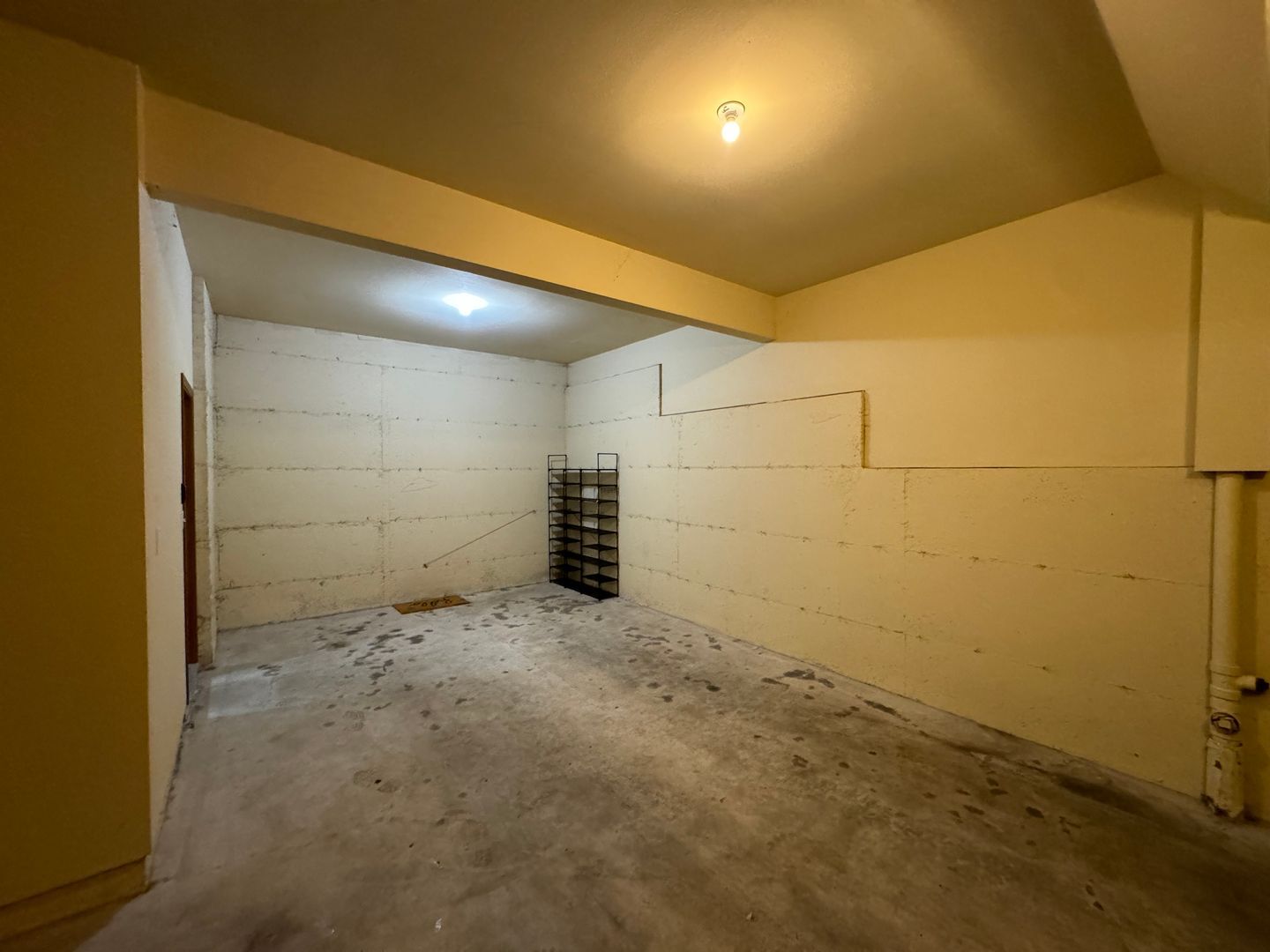 Building Photo - Spacious 3 bed 2.5 Bath Townhome