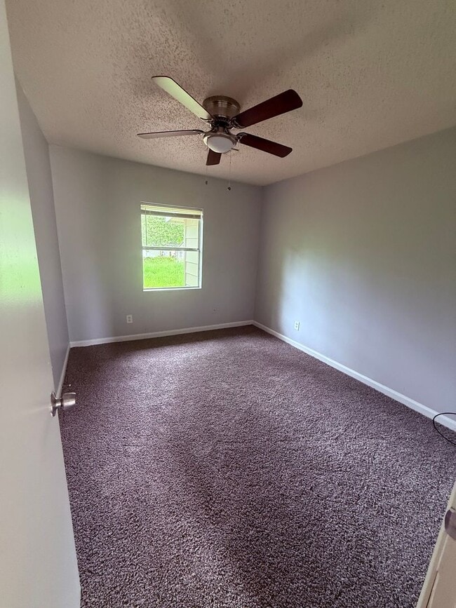 Building Photo - 9110 Woodford Dr