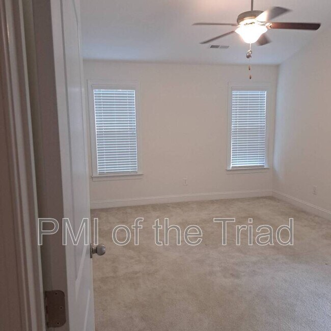 Building Photo - 811 Silver Leaf Dr