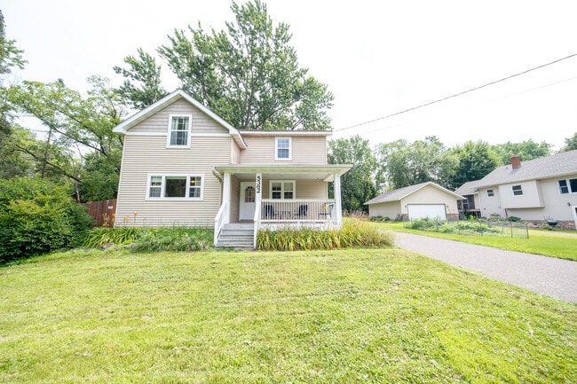 Primary Photo - 5362 Grand Ave