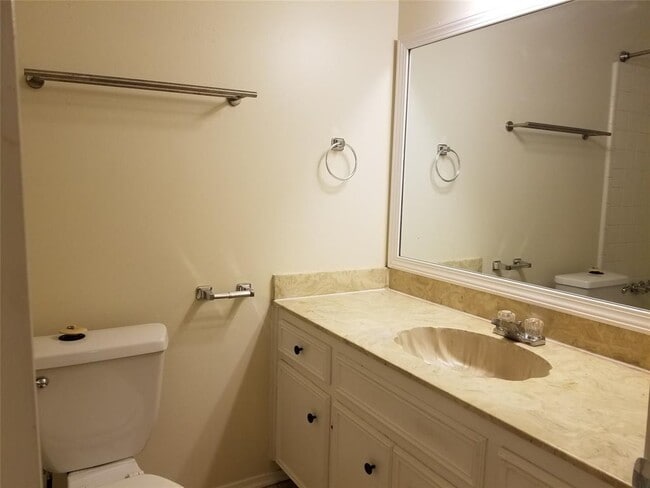 Building Photo - 2804 Thrushwood Dr