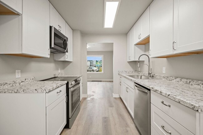 Building Photo - Enjoy a move-in ready home with brand new ...