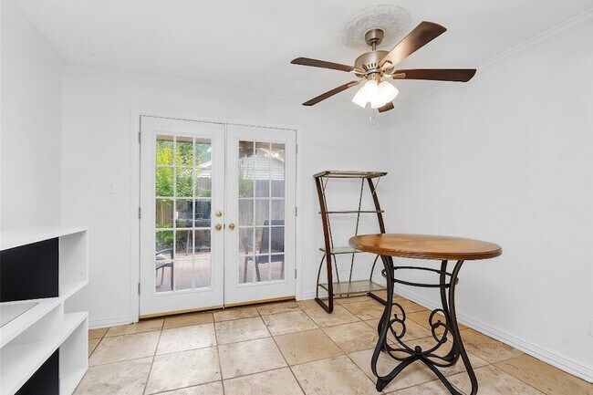 Building Photo - 11634 Southlake Dr