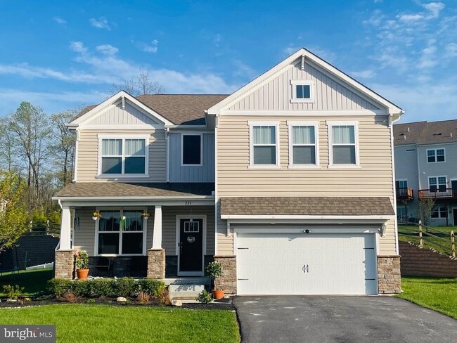 Primary Photo - 226 Seven Springs Ln