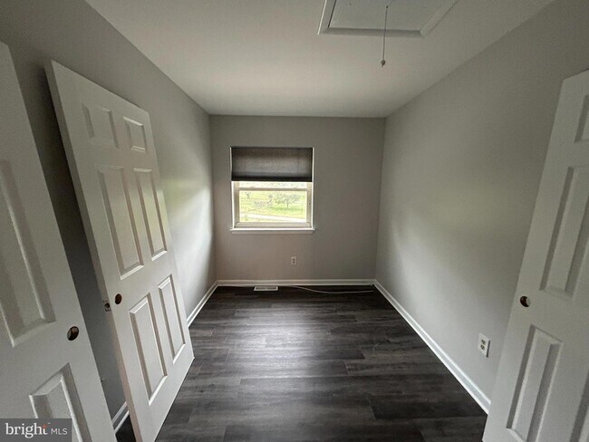 Building Photo - 34 Kelmar Ave
