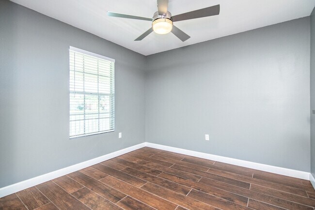 Building Photo - 214 Lake Parsons Grn