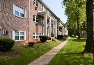 Carlwynne Manor Apartment Homes - 860 Carlwynne Mnr Carlisle Pa 17013 