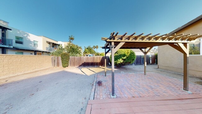 Building Photo - 4BD/3BA, Pool!! BIG house, 1800sqft!! (Lea...