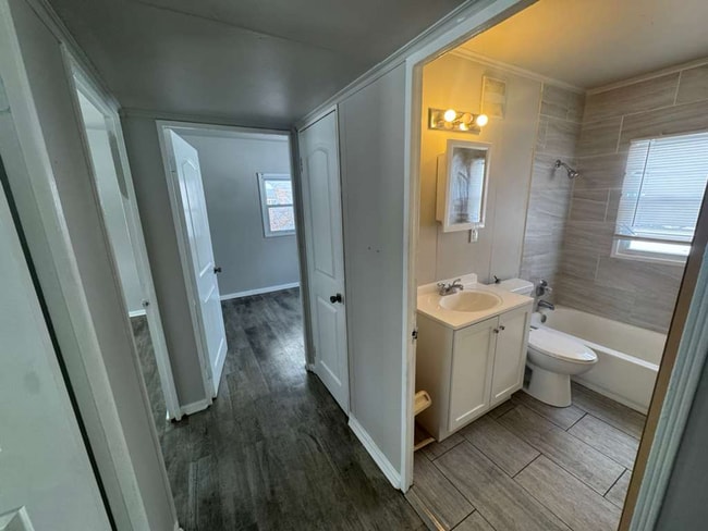 Building Photo - 4018 Tyler St