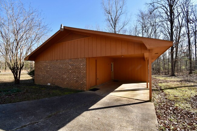 Building Photo - 3 Bedroom 2 Bath Home in Quitman