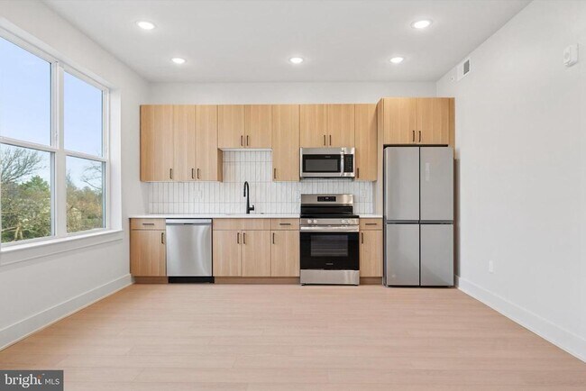 Building Photo - 5521 Wayne Ave