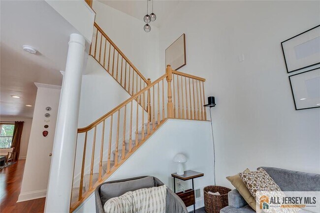 Building Photo - 403 Somerset Ct