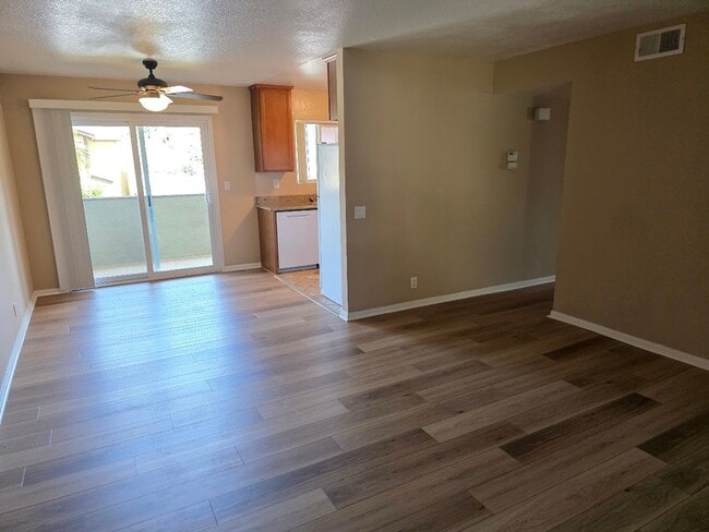 Building Photo - Two Bedroom Upper Unit Condo in Oceanside