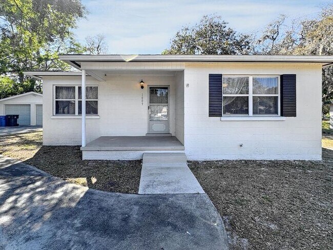 Building Photo - 3-Bedroom Home in a Convenient Location / ...