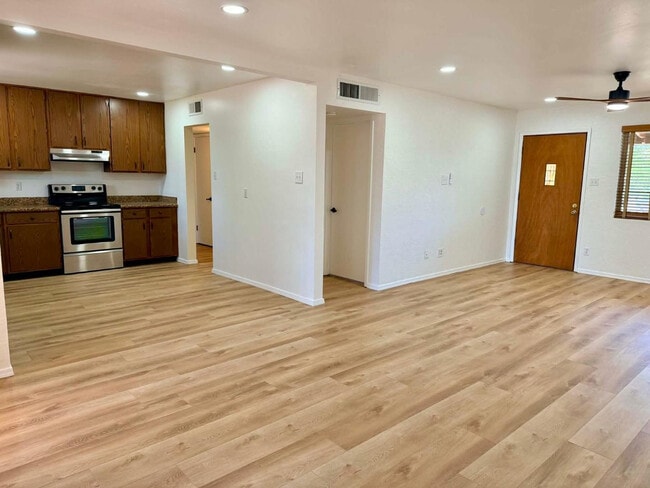 Building Photo - 6607 E Sheridan St