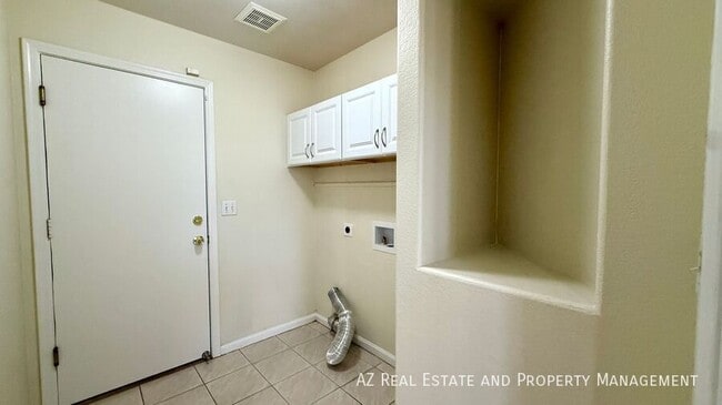 Building Photo - 1655 E Saltsage Dr