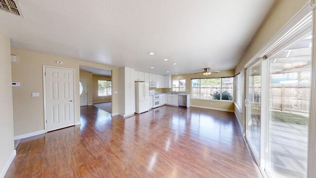 Building Photo - 6556 Mossview Way