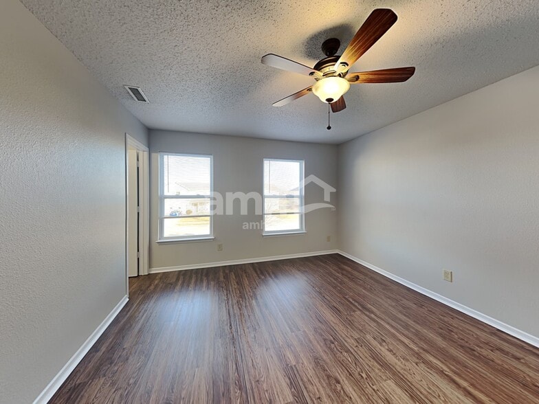 Building Photo - 690 Runnymede Ct