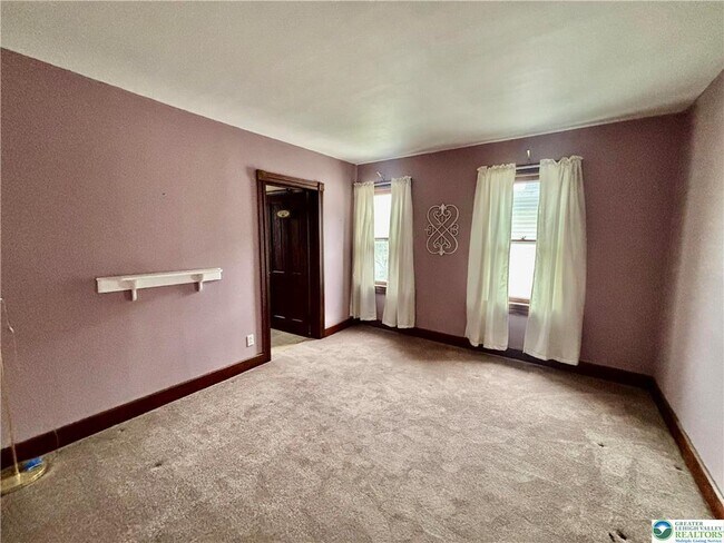 Building Photo - 206 Main St