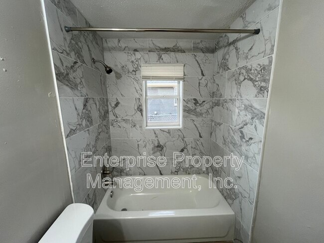 Building Photo - 865 Haynes St