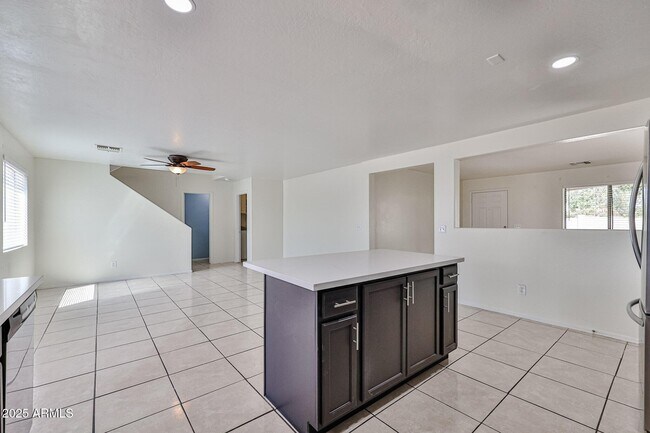 Building Photo - 25771 W Satellite Ln