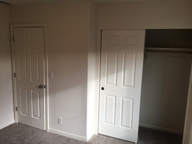Building Photo - 1698 Riley Ln