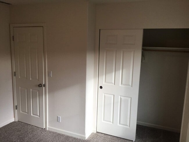 Building Photo - 3 Bedroom Home in Bethel-Danebo Area