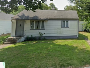 Building Photo - 1519 Springland Ave