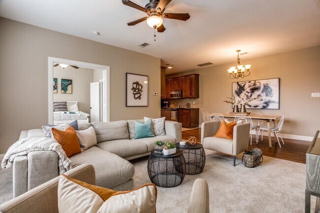 Building Photo - Bright Corner 3-Bed with Garage & In-Unit Laundry in Prime Dallas Location