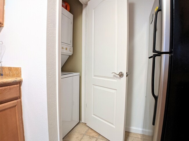 Building Photo - 2250 Monroe St