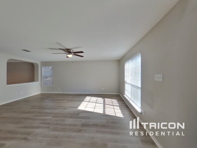 Building Photo - 10411 Trotters Bay