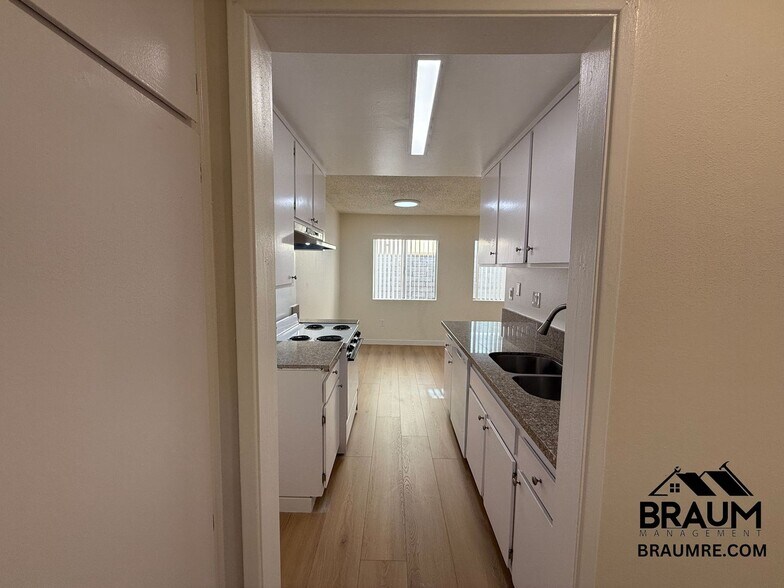 Building Photo - 5461 Kester Ave