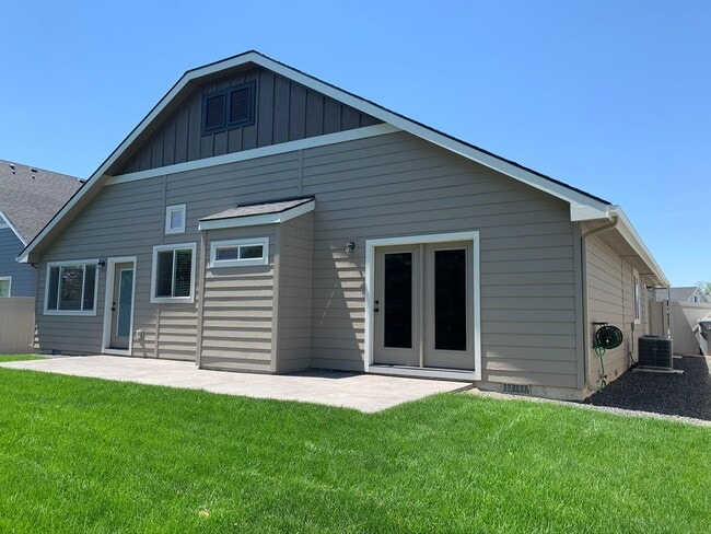 Building Photo - Move-In Special! $100 off first month's rent! Beautiful 3 bed 2 bath home in the Eaglefield Villa...