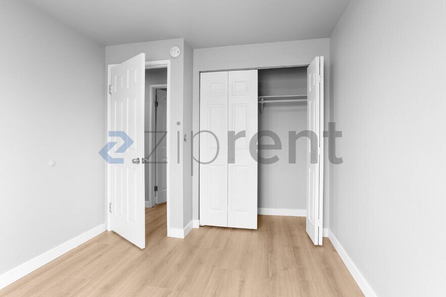 Building Photo - Unit