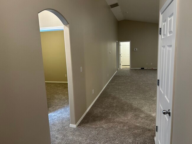 Building Photo - 1146 Elm St NW