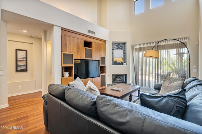 Building Photo - 15240 N Clubgate Dr