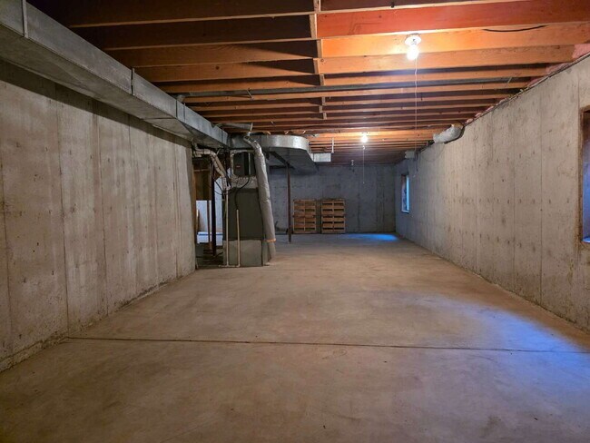 Building Photo - Single-Family Home in Near-Perfect Condition | 3-Car Garage | Covered Patio | Large Unfinished Ba...