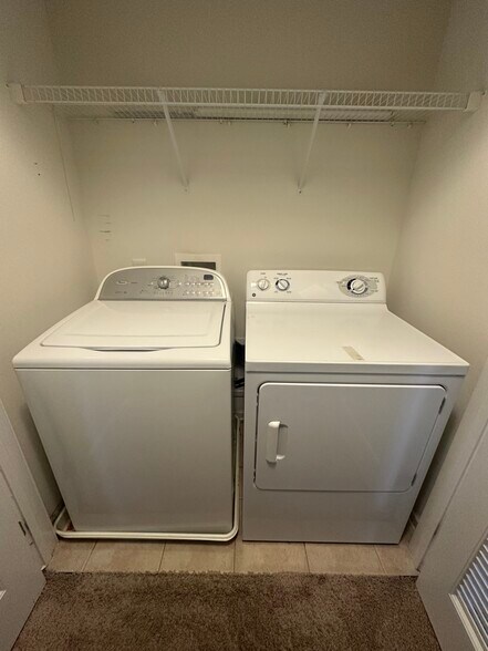 Building Photo - 239 Lincoln St