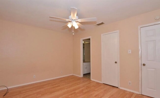 Building Photo - 10801 Lanshire Dr
